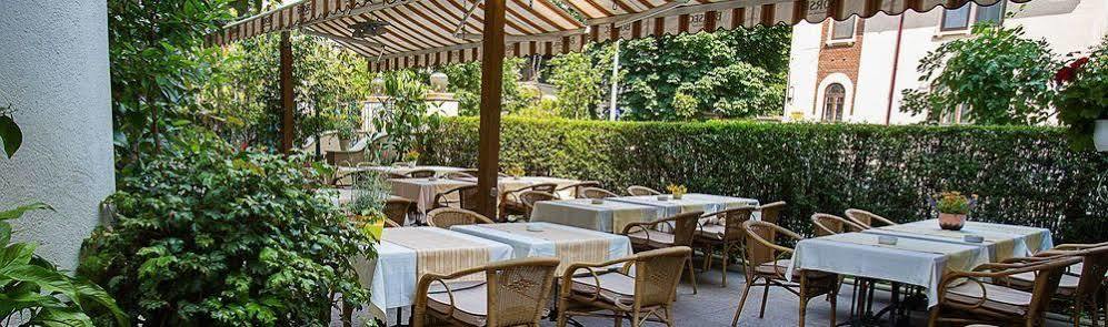 Hotel Irisa Bukarest Exteriör bild